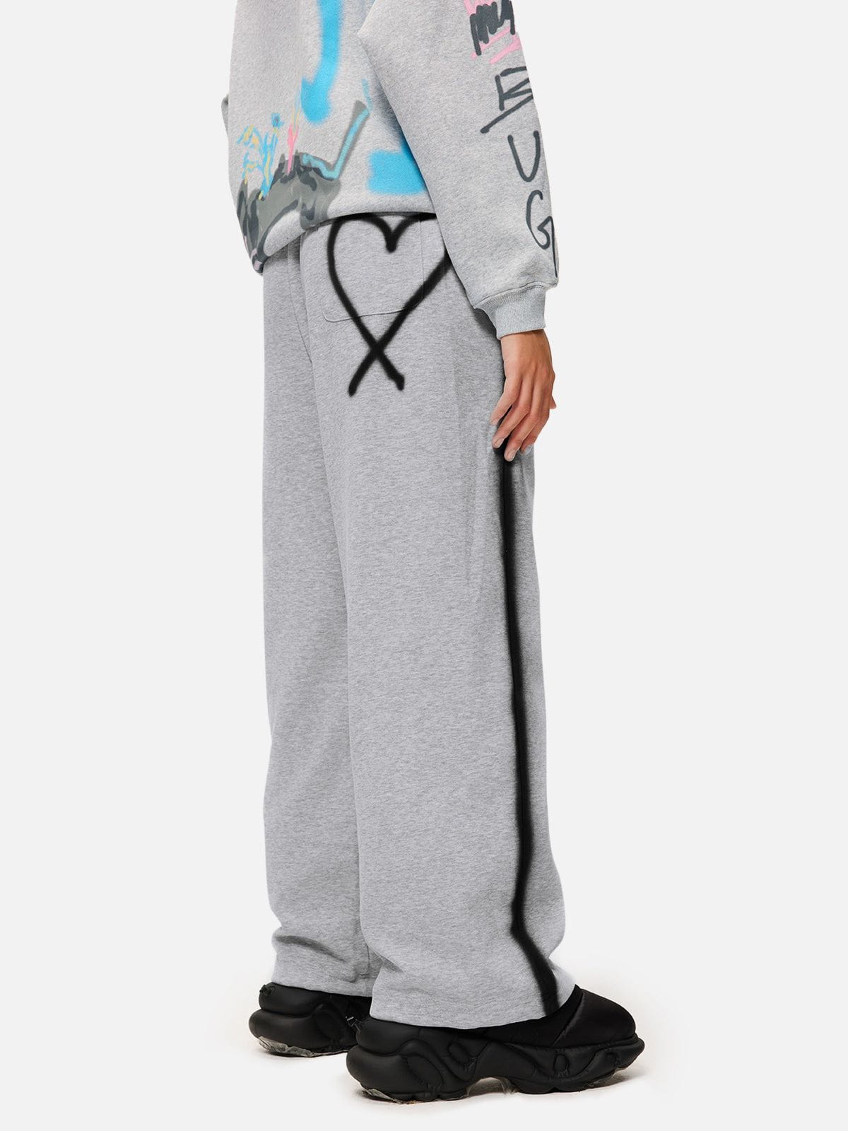 Graffiti Heart Sweatpants Grey - Aelfric Eden